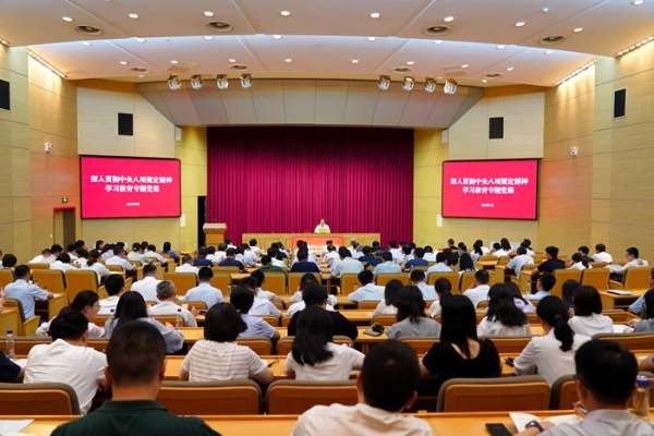 费少云讲授深入贯彻中央八项规定精神学习教育专题党课