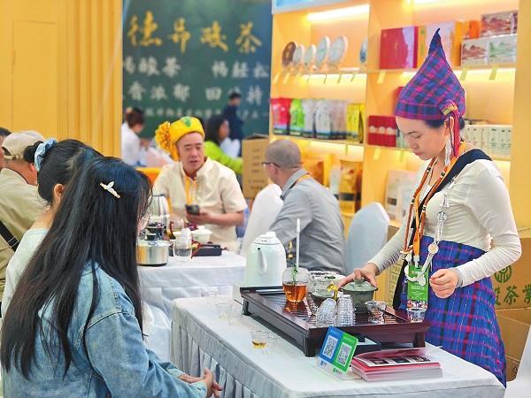 第十七届云茶博览交易会启幕 500余家国内外茶企参展 