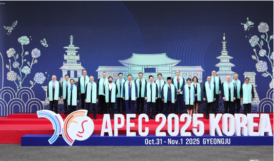 习近平继续出席亚太经合组织第三十二次领导人非正式会议3